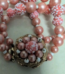 VINTAGE MARVELLA 3 STRAND BRACELET ORNATE CLASP PEARLS SPECKLED SUGAR BEADS