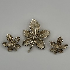 Vtg 1968 Sarah Coventry Ivy Leaf Gold Tone Brooch Clip Earrings Set Demi Parure