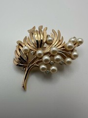 Vintage Crown Trifari Pearl Gold Floral Brooch 4.5cm JB21