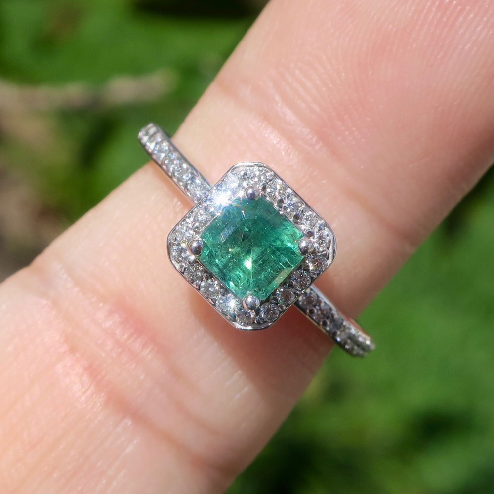Pettie 14k Solid White Gold .60ct Natural Emerald and Diamond HALO Ring Sz 5.25