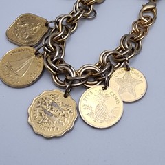 Vtg Bahama Coin Dangle Charm Gold Tone Bracelet 80s 90s Double Link Chain 7.5″