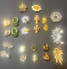 Vintage 18 Pieces LOT!! Signed Sarah Cov., Lisner, Trifari, Avon & W. Germany.