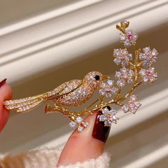 Happy Eyebrows Cute Magpies Bird Brooches Coats Suits Exquisite Corsages