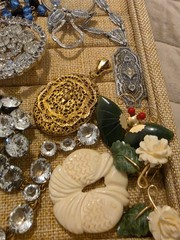 Older Vintage Jewelry 30pcs Lot