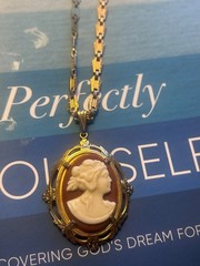 14k Gold Italy Carved Shell Cameo Woman Charm Pendant 5gr Vintage