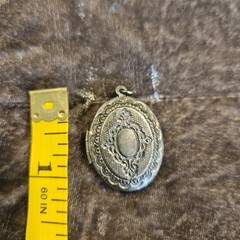 Vintage Oval Photo Locket Pendant Silver Tone Victorian Style Keepsake Charm