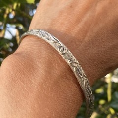 Vintage Sterling Silver Leaf Scroll Repousse Skinny Bangle Bracelet Size M-L