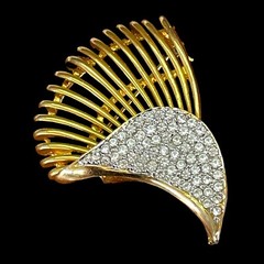 Vintage Pave Crystals Rhinestones Gold Tone Wing Brooch Pin Modernist