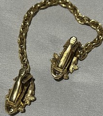 Vintage Gold Tone Sweater Clip w/chain Flower Shape Floral