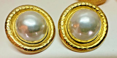 VINTAGE 3 PAIR CAROL LEE GOLD TONE GREEN GLASS FAUX PEARL, CLIP ON EARRINGS