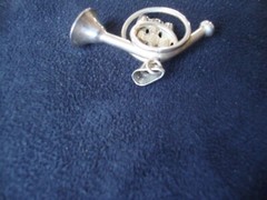 VINTAGE STERLING SILVER STAMPED 925 FRENCH HORN 3 DIMENSIONAL/FIGURAL PENDANT