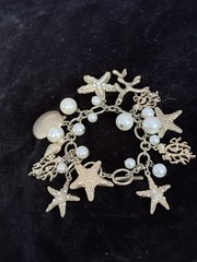 Vintage Mod Retro Sea Shell Starfish Beach Charm Gold Tone Cha Cha Bracelet