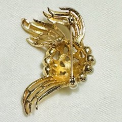 Vintage Signed ART Gold Tone Faux Pearl Floral Brooch/Pin B146