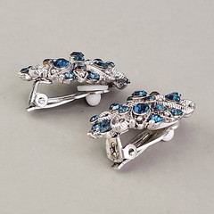 Vintage Rhinestone Clip On Earrings Blue Glass Oval Flower Silver Tone 1″