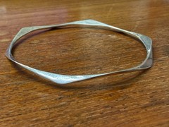Sterling 2mm Thin Smooth Bangle Bracelet 7″ 6 grams