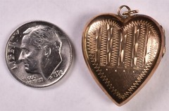 9K/9C WWII Gold Locket Heart Soldier Photo