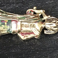 9K Vtg Scottish Full Highland Dress Enamel Bag Piper Kilt Charm Pendant 3.0 Gr