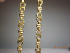 KL? KJ? KR? KP? SIGNED GOLDTONE METAL FANCY 8 AND BAR LINK CHAIN 23.5″ L 1/4″ W
