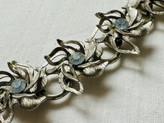 Vintage Mid Century Raised Flower Blue Rhinestone Collar Choker Necklace n908