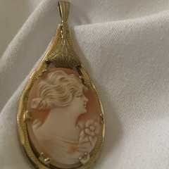 Antique gold plated Teardrop Cameo Portrait Pendant with natural shell
