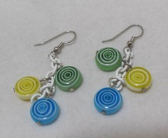Vtg Green Yellow Blue Bull’s-Eye Inlaid Plastic Disks White Chain Dangle Earring
