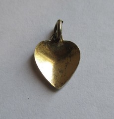1/2in SMALL VINTAGE STERLING SILVER ENAMEL FLOWER HEART CHARM Gold Wash