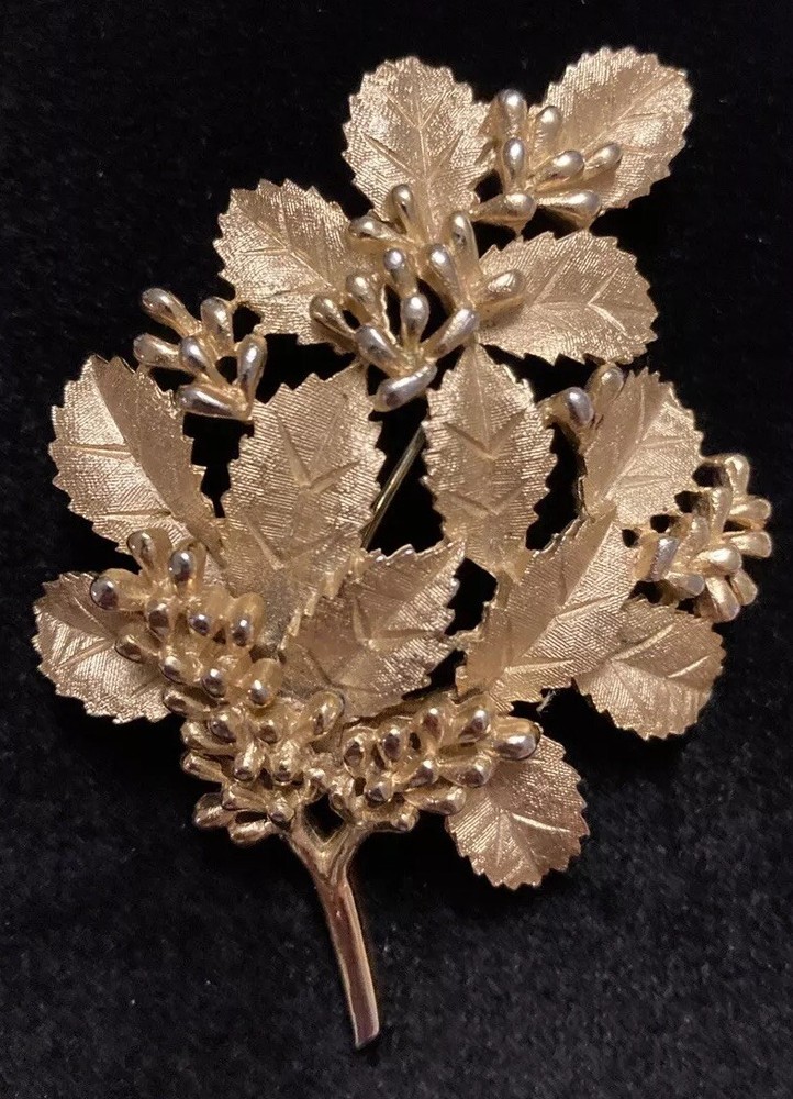 VTG Crown Trifari Gold Tone Leaves & Berries Brooch Pin (1955 to 1969) Signed