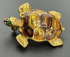 AAi Gold Tone Green Eye Rhinestone Turtle Brooch