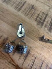 VINTAGE RARE SIGNED ZENTALL BROOCH WISHING WELL TWO BUCKETS/PAILS THAT DANGLE