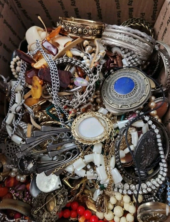 2 Pounds Jewelry Costume Vintage Mix LBS necklaces bracelets pins rings etc lbs