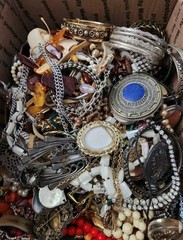 3 Pounds Jewelry Costume Vintage Mix LBS necklaces bracelets pins rings etc lbs