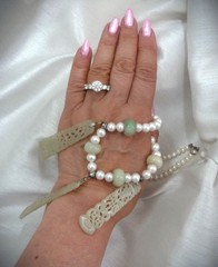 STUNNING VINTAGE CULTURED PEARL CARVED CELADON JADE STATEMENT NECKLACE WOOD BOX!