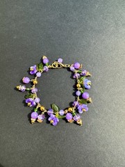 Gold Tone 7.5” Vintage Style – Green Leaf, Purple Flower Charm Bracelet.