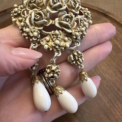 Monet Vintage 26 In Necklace White Rose And Antique White Chain