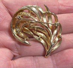 Vintage Lisner Feather Brooch Pin 1 3/4″ Long Gold Tone