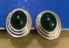 Vintage Oval green Jade Gold Tone Earrings Clip On 0.6 Inch