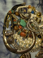 Lovely Vintage Jewelry Lot~ 1 Lb 14 oz See Photos!