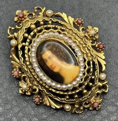 Vintage Signed ART Gold Tone Lady Cameo Brooch Portrait Pin Faux Seed Pearls