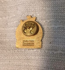 Vintage Lot Of Pins That Vary In Value & Collectibilty All In Good Condition.