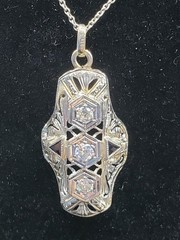 White Gold Pendant And Necklace