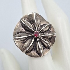 Vintage 925 Sterling Silver Round Red Topaz Flower Seed Pod Statement Ring sz 8