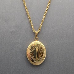 Vintage Hallmark Cards Locket Pendant Necklace 18″ Gold Tone Rope Chain