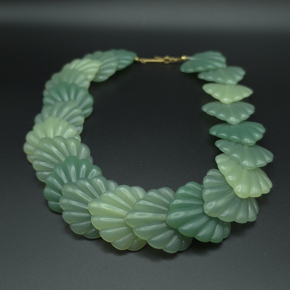 Vintage Green Lucite Fan Bead Statement Necklace 16.5″ Acrylic Plastic