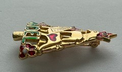 VINTAGE CHRISTMAS TREE PIN BROOCH ENAMEL GOLD JAMES AVERY STYLE NOEL LION HTF 56