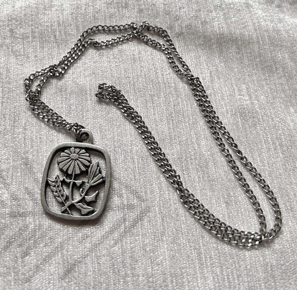 25” Sweden Pewter Pendant Infinity Chain No Clasp
