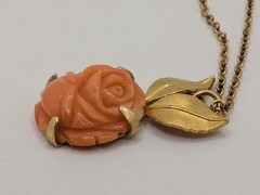 Krementz Carved Coral Rose Flower With Gold Tone Leaves Pendant On 17.75″ Chain.