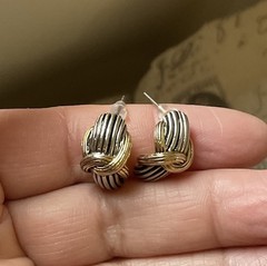 Vintage pair of two-tone ribbed love knot stud earrings 1’ in