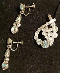 Vtg Brooch Rhinestone Round Baguette Pear Crystal Pendant Dangle Earrings 40era