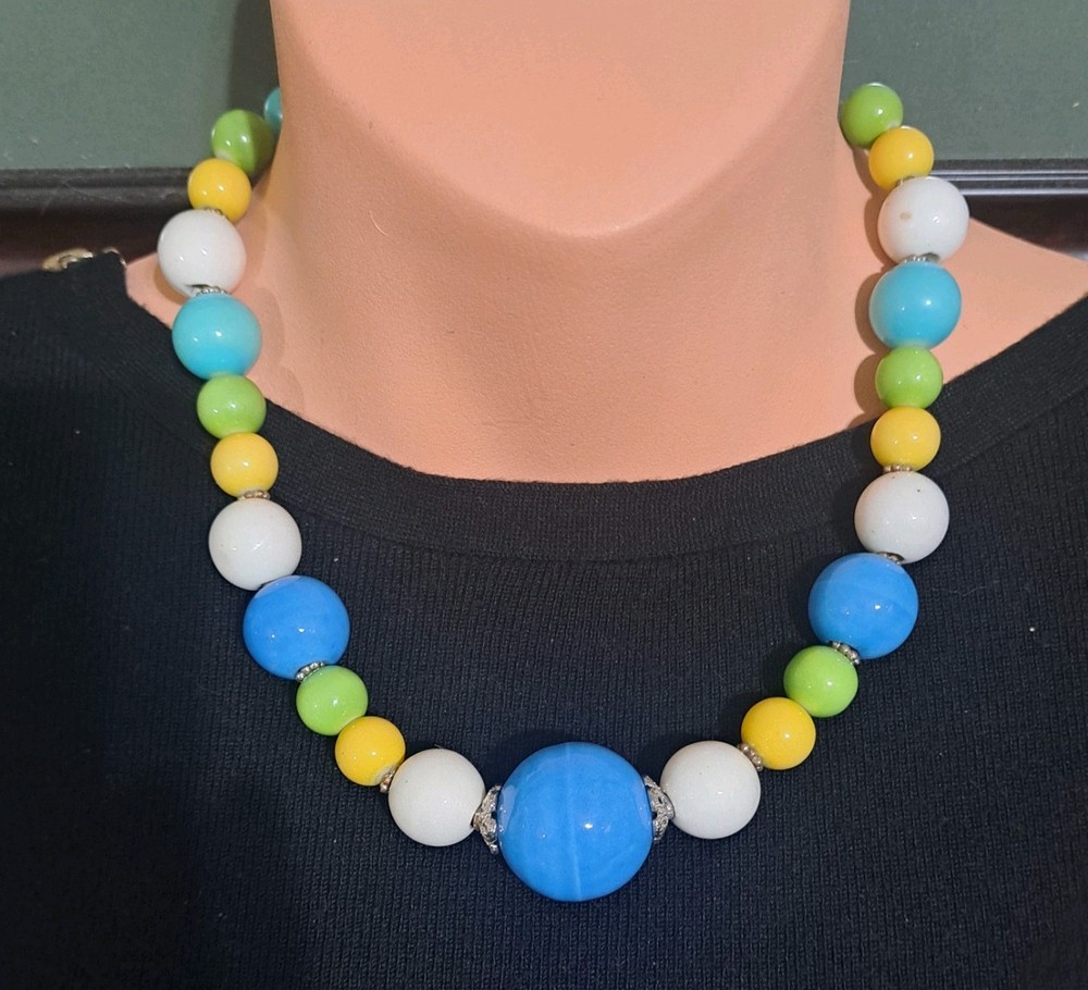 Vintage 1980s Chunky Beaded Necklace Blue, Green, Yellow And White 18 Inches
