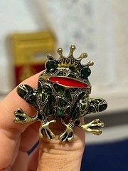 Vintage Frog Brooch Pin Green Rhinestone Eyes Gold Tone Animal Coat Scarf Gift N